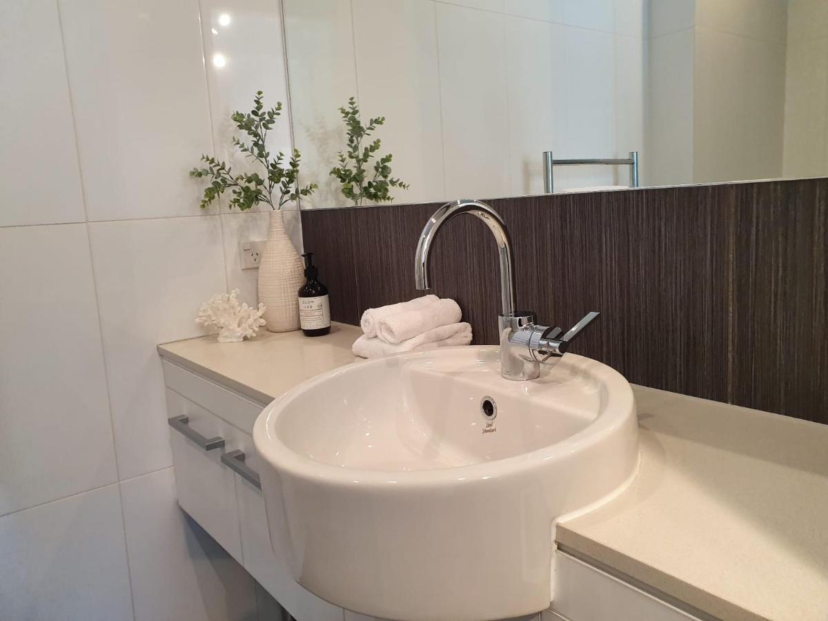 Stylish Haven Luxury Interiors In Prime Location Apartment Queenstown Exterior photo