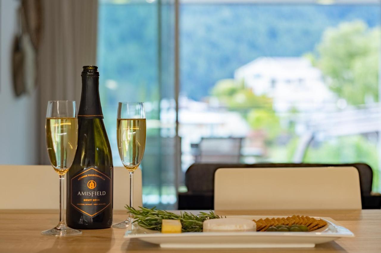 Stylish Haven Luxury Interiors In Prime Location Apartment Queenstown Exterior photo