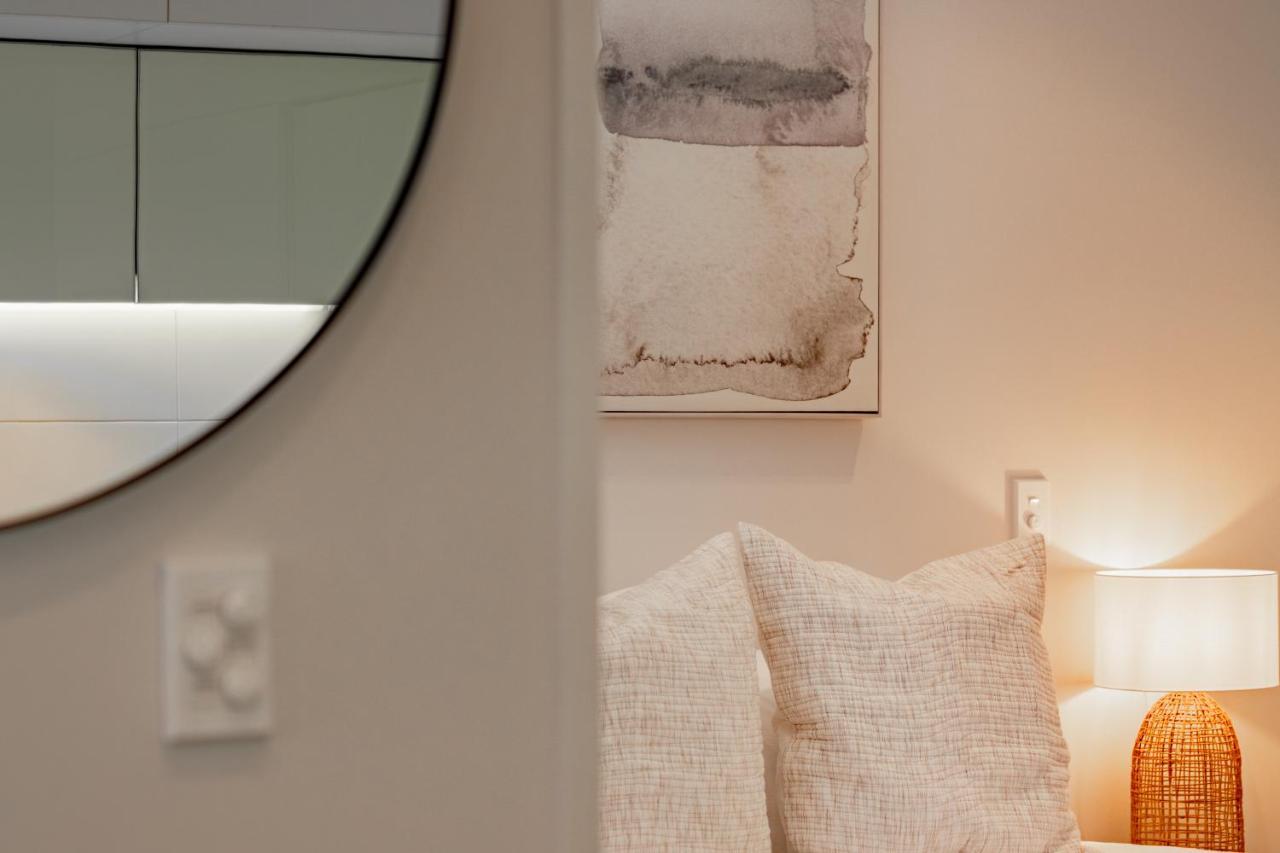 Stylish Haven Luxury Interiors In Prime Location Apartment Queenstown Exterior photo