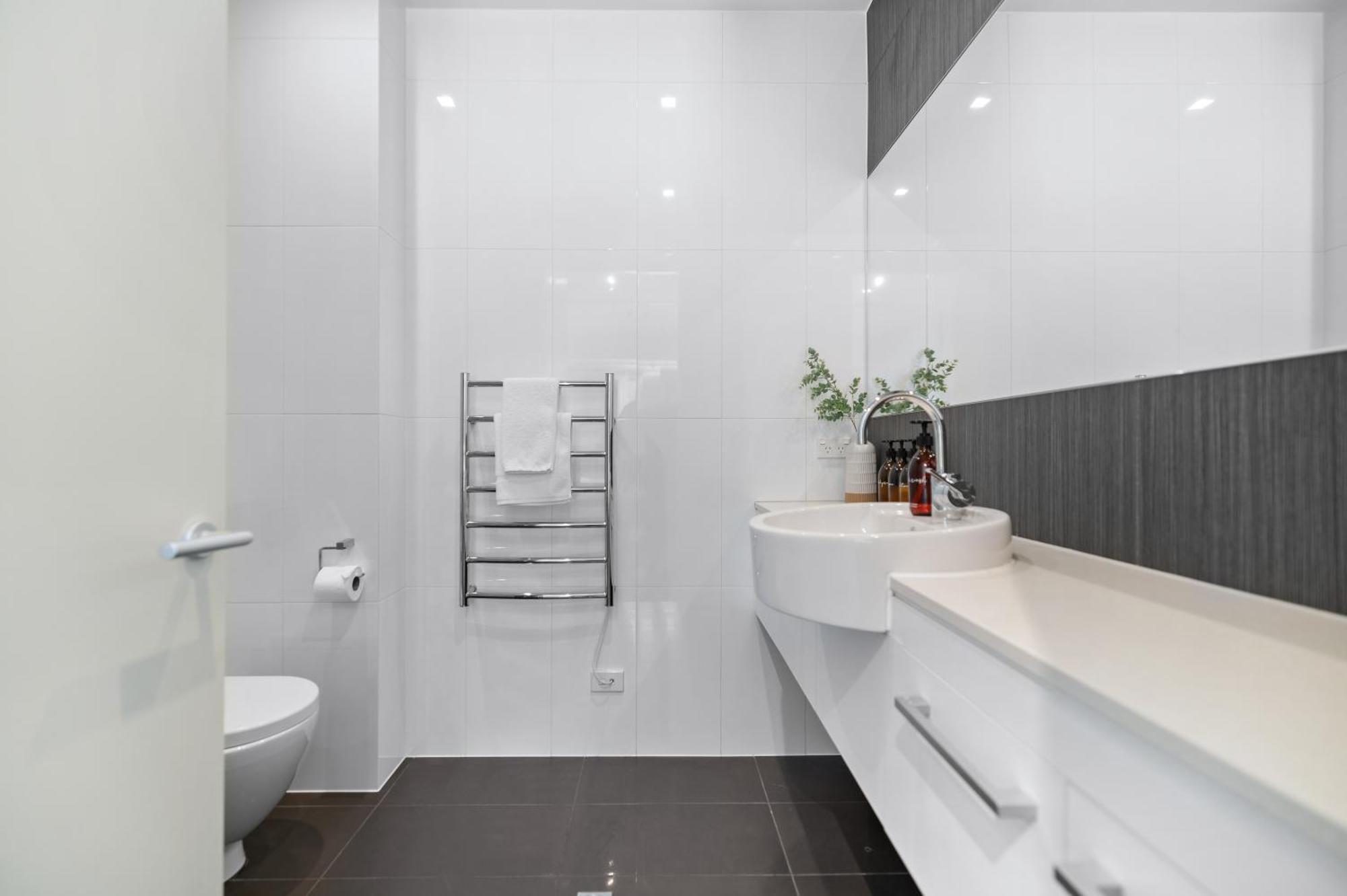 Stylish Haven Luxury Interiors In Prime Location Apartment Queenstown Exterior photo